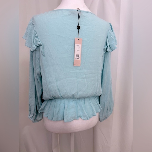 NWT BCBGeneration Cropped Ruffled Peplum Top With Long Peasant Sleeves Size Med - Picture 3 of 10